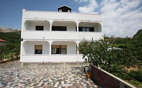 Guest House Ema